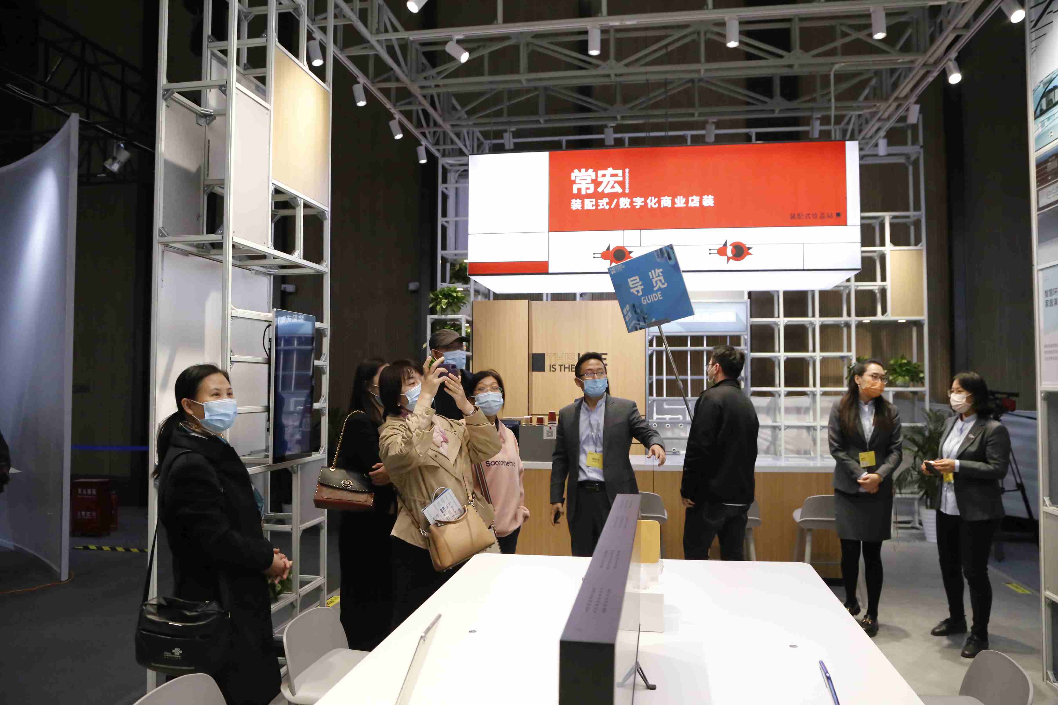 常宏聚焦“低碳、裝配式、數(shù)字化店裝”展出商業(yè)店裝系統(tǒng)集成