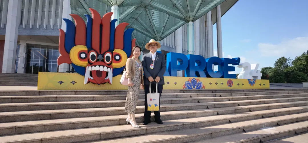 常宏集團董事總經(jīng)理王躍、常宏進出口貿(mào)易有限公司執(zhí)行總經(jīng)理李華隨中國代表團赴斯里蘭卡參加第二十一屆亞太零售商大會暨展會