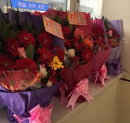 花送雷鋒手，情暖雷鋒心——“萬朵鮮花送雷鋒”活動溫暖落幕