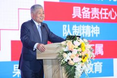 常宏董事長(zhǎng)楊勛在中國(guó)國(guó)際時(shí)尚論壇做《中華傳統(tǒng)文化與現(xiàn)代企業(yè)管理》分享